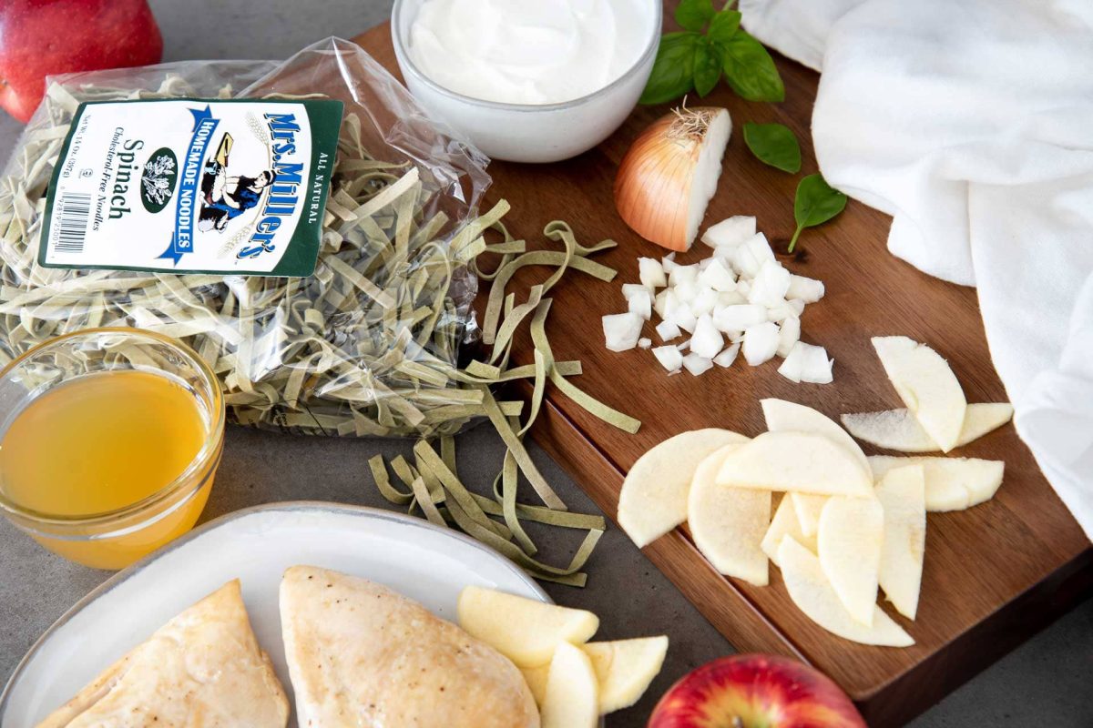 Apples & Chicken with Spinach Noodles Recipe