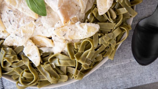 apples chicken and spinach noodles dish