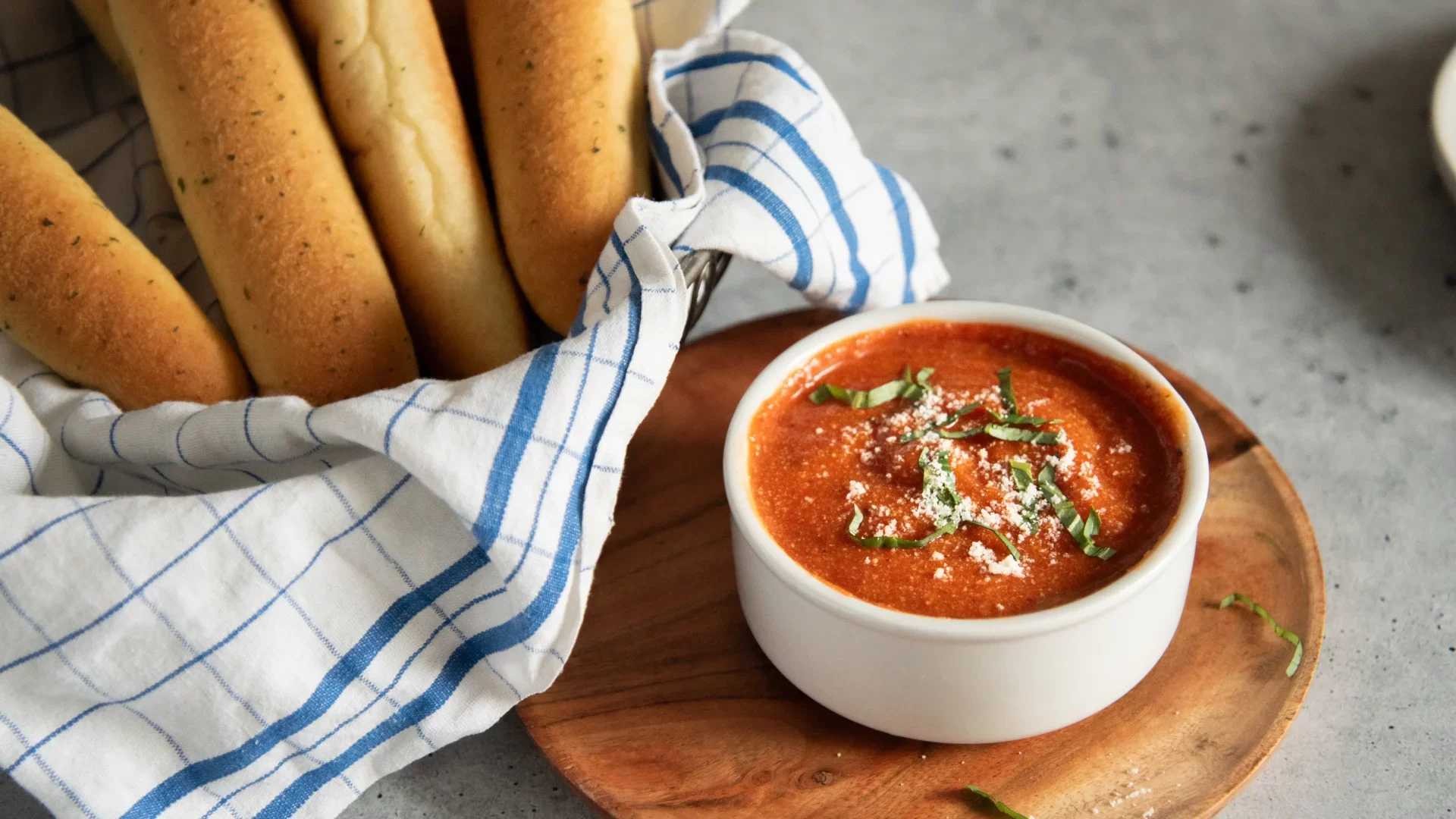 Breadsticks and Red Pepper Marinara dip